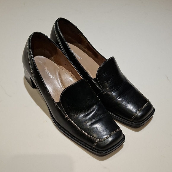 Hush Puppies Shoes - Women's Square-toe Sleek Black Leather Loafers with Contrast Stitching (US 7)